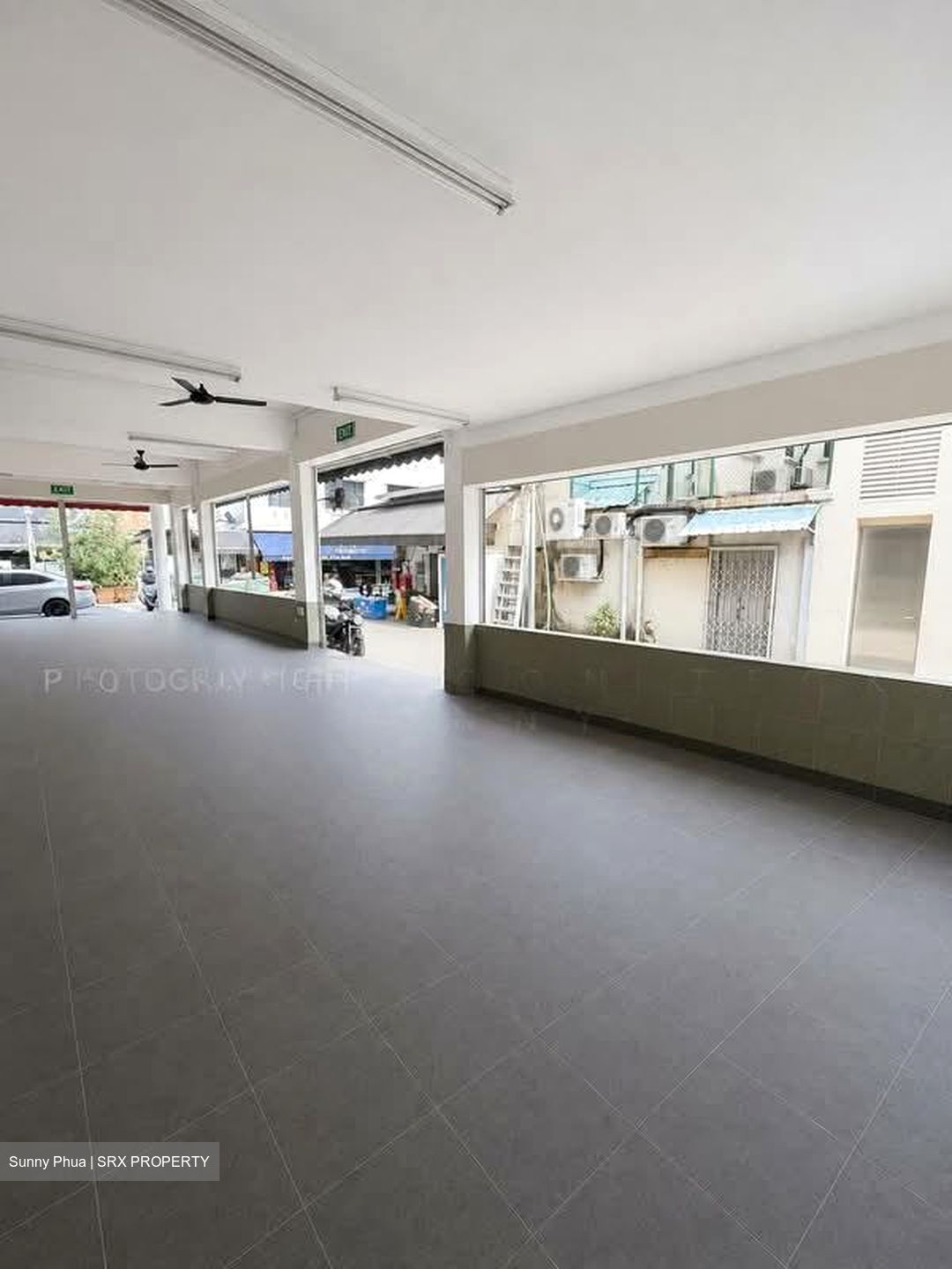 Sims Avenue (D14), Retail #601930971